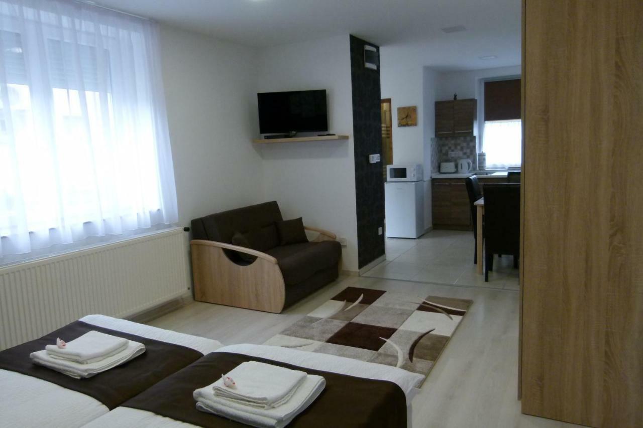 Wolf House Apartman Zalaegerszeg Exterior foto